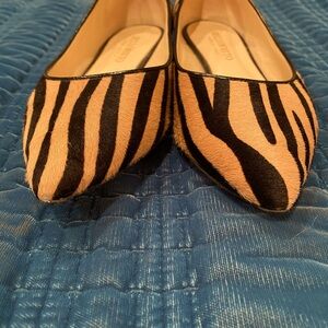Beautiful cowhide and comfortable flats!